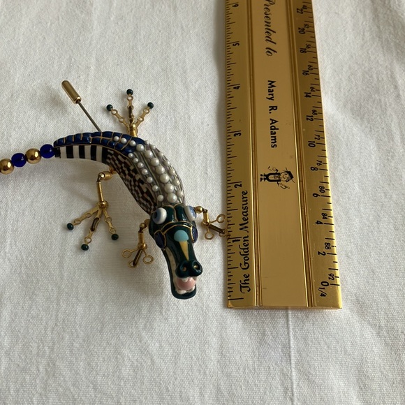 Unique Alligator brooch - Picture 5 of 7